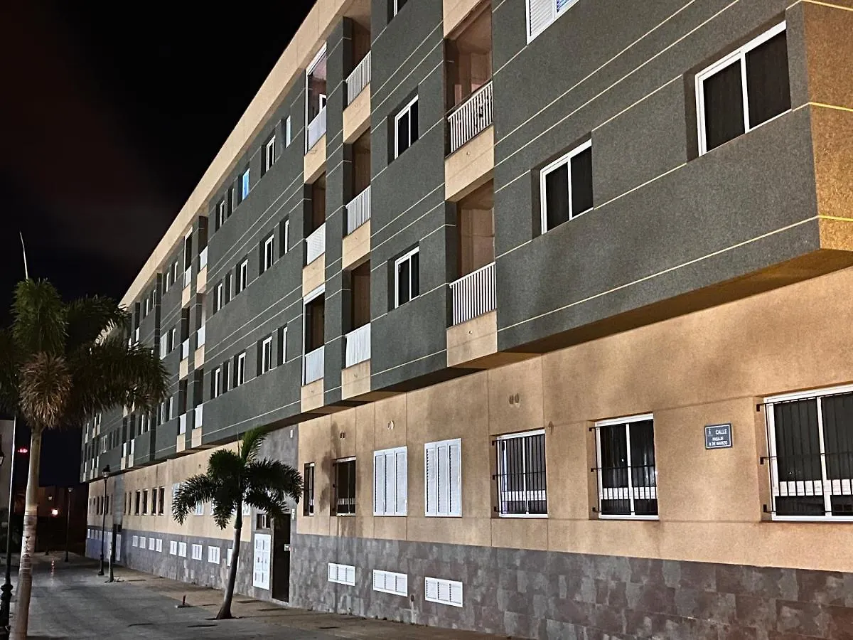 Melo Home Vecindario-Near Airport-Elevator-Garage Sardina Apartment